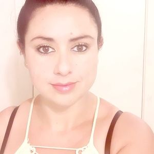 Meet your Posher, Yoselin esperanza